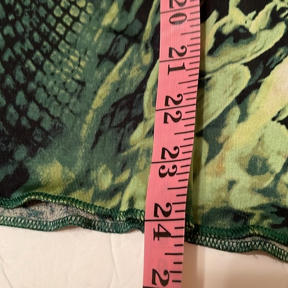 Elle Tahari Silk Snakeskin Print Top Size Medium - Picture 8 of 8